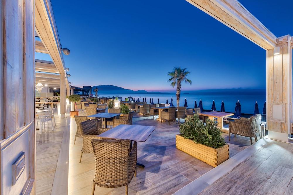 לגאנאס Mandala Seafront Suites מראה חיצוני תמונה